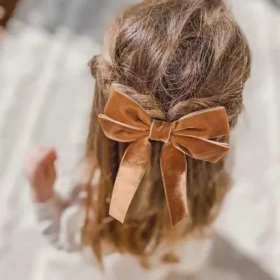 Barrette à cheveux en velours avec long ruban – image 2