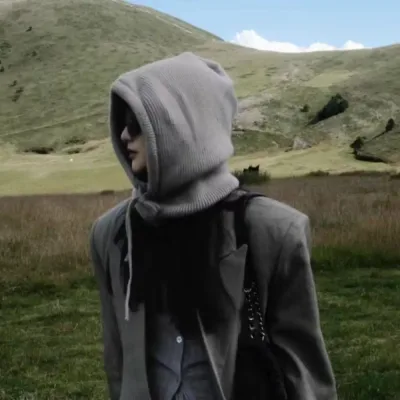 Cagoule en tricot à capuche pour femme – image 3